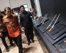 Berita Pilihan Sabtu: Pengasuhan Digital, Museum Keris Dibuka Lagi, Roadster Terbaru Tesla, hingga Kabar Duka Yadi Timo