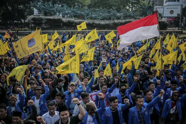 Ribuan Mahasiswa PMII Demo di DPR, Tuntut Evaluasi Kabinet Prabowo
